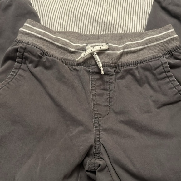 Cat&Jack gray drawstring joggers for boys 97% cotton 3% spandex - Picture 3 of 5